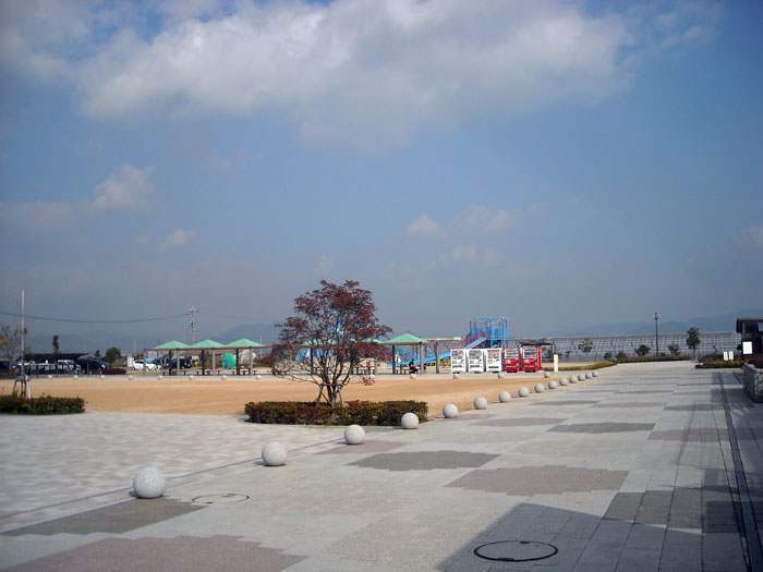 サッカー場と野鳥観察所と親水公園の乃木浜総合公園に行ってきた。