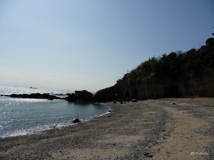 本山岬のくぐり岩