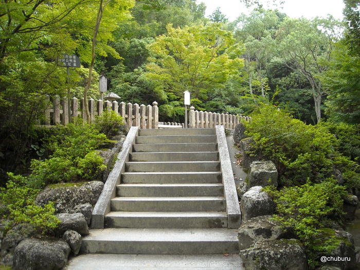 東行庵には高杉晋作の墓があります。