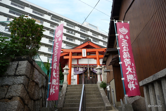 日本最初の遊郭のあった稲荷町にある末廣稲荷神社