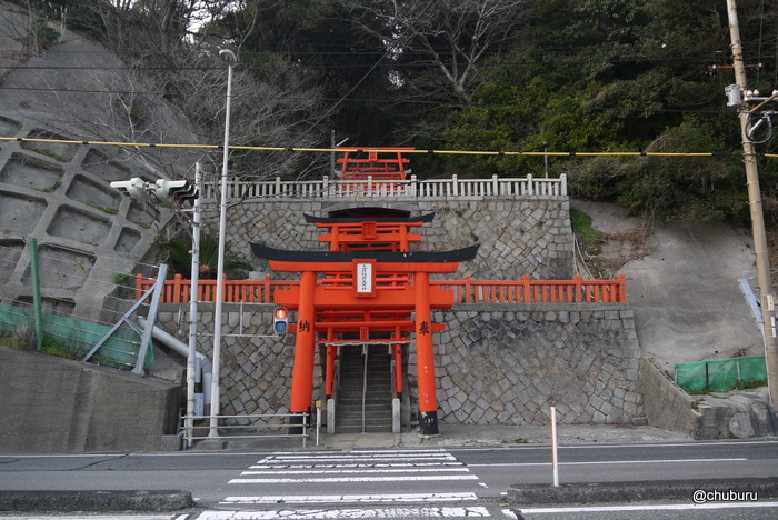 壇ノ浦に面する平家ゆかりの立石稲荷神社
