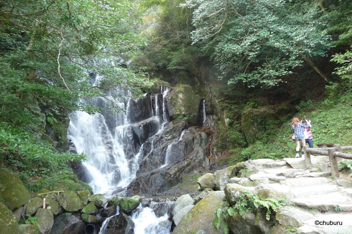 佐賀県の伝説と世界遺産を訪ねる旅　その１３糸島の白糸の滝に寄りました。