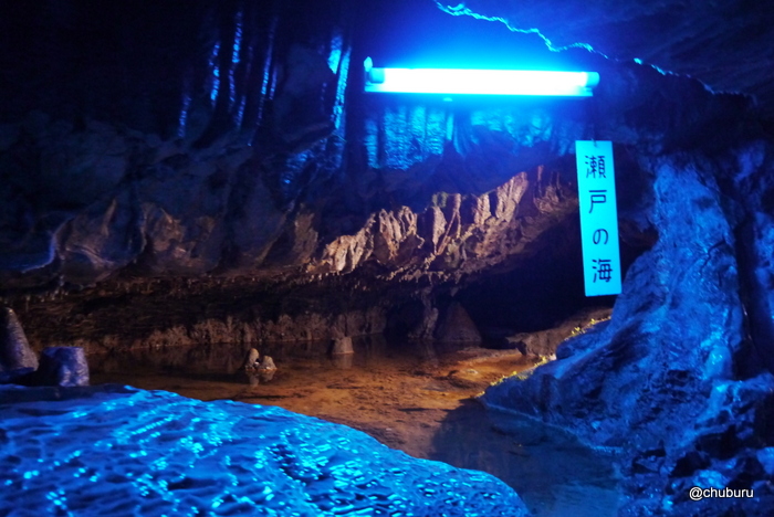 ミイラになりそうに暑かった岡山と広島を巡る旅　その４井倉洞には足湯があった。
