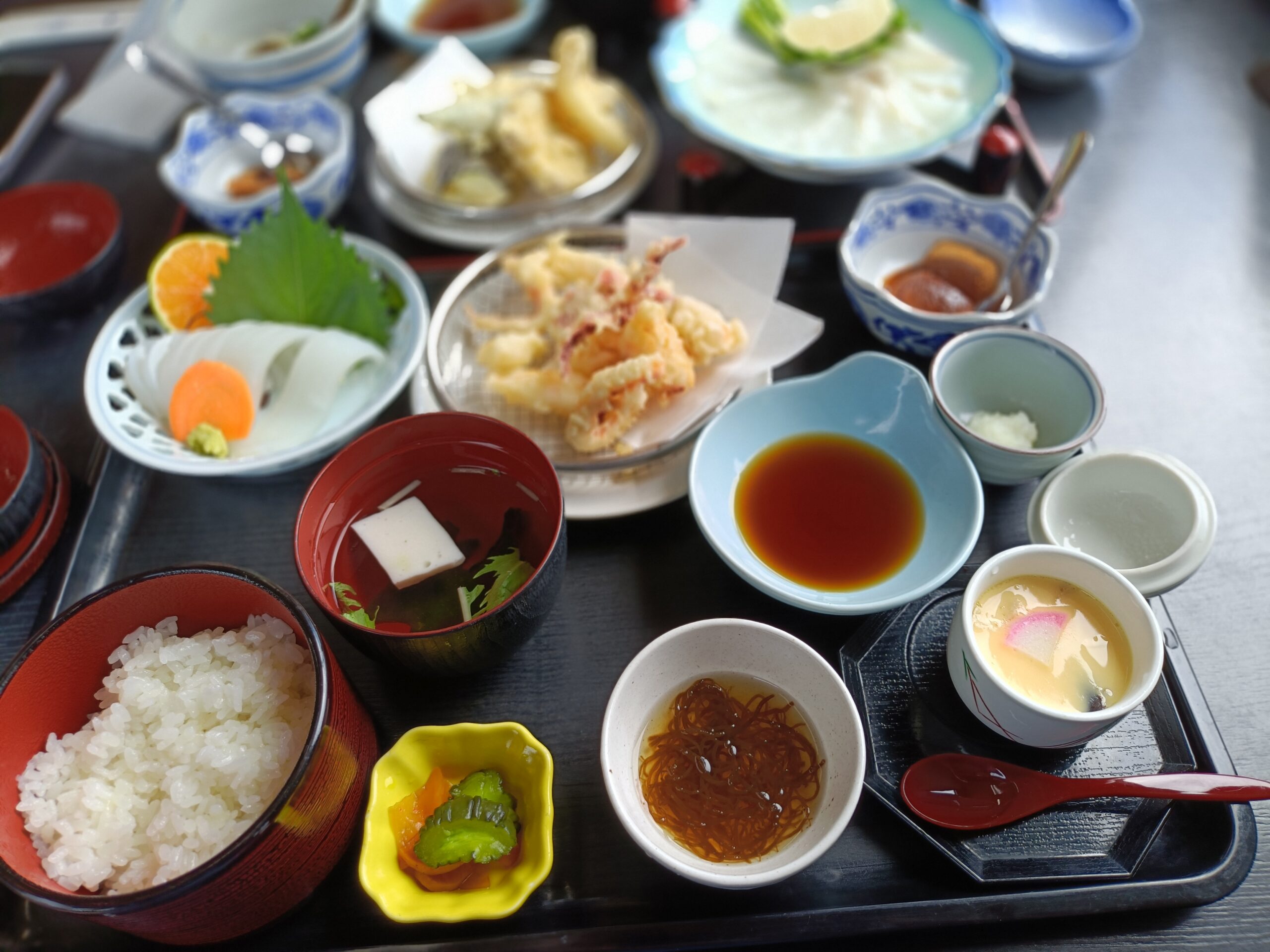 イカを食べに呼子まで行ったのだけど、時化で活き造りは食べられなかった。